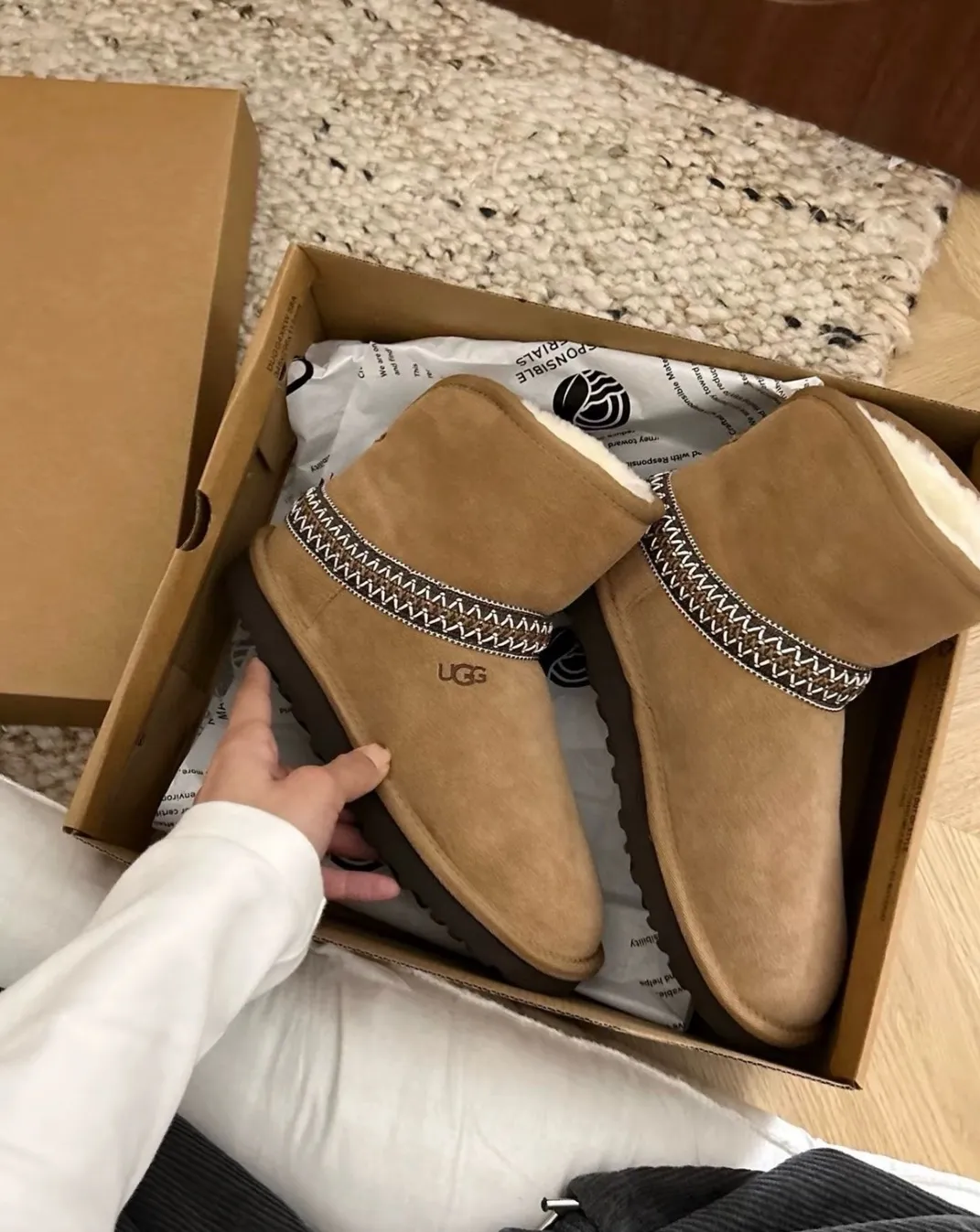 Local 💰520 UGG new moon model has arrived. The most convenient snow boots to put on and take off. Size 3536 37 38 39 40#